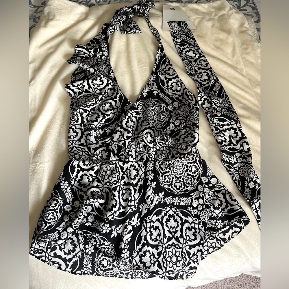 Beautiful ladies White House Black Market silk halter top. Ribbed back, side zip